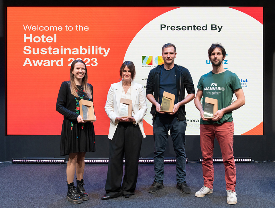 I primi classificati nelle 4 categorie del premio: (da destra) Gianni Bio, KITRO, THOMASETH e l’Hotel Cyprianerhof. Foto di Marco Parisi